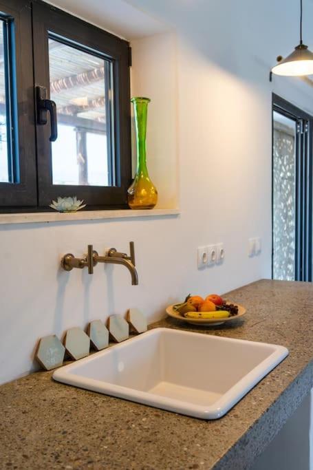 Villa Louloudia Stylish Luxury Villa With Private Pool ปิตซีเดีย ภายนอก รูปภาพ